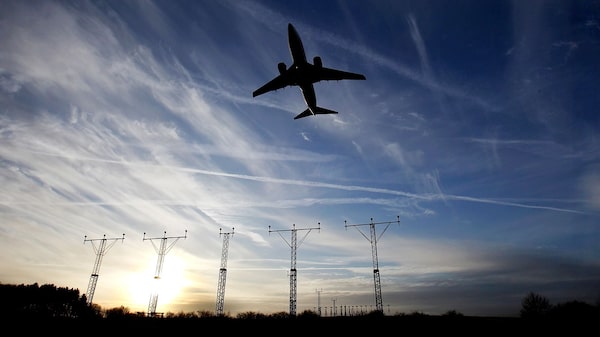 Aerolíneas engañan a viajeros al asegurar que son neutrales en carbono: estudio Aerolíneas engañan a viajeros al asegurar que son neutrales en carbono: estudio