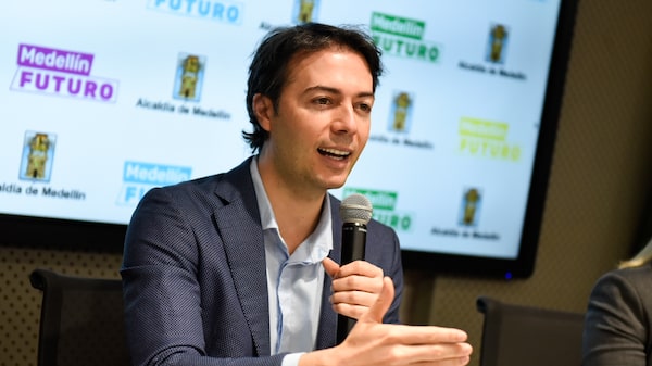 Daniel Quintero pide congelar tarifas en recibos de agua, luz y aseo de EPM Daniel Quintero pide congelar tarifas en recibos de agua, luz y aseo de EPM