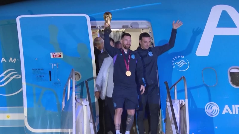Millones salieron a las calles de Buenos Aires para ver a Lionel Messi y los ganadores de la Copa Mundial de la FIFA.Fuente: Bloomberg Millones salieron a las calles de Buenos Aires para ver a Lionel Messi y los ganadores de la Copa Mundial de la FIFA.Fuente: Bloomberg