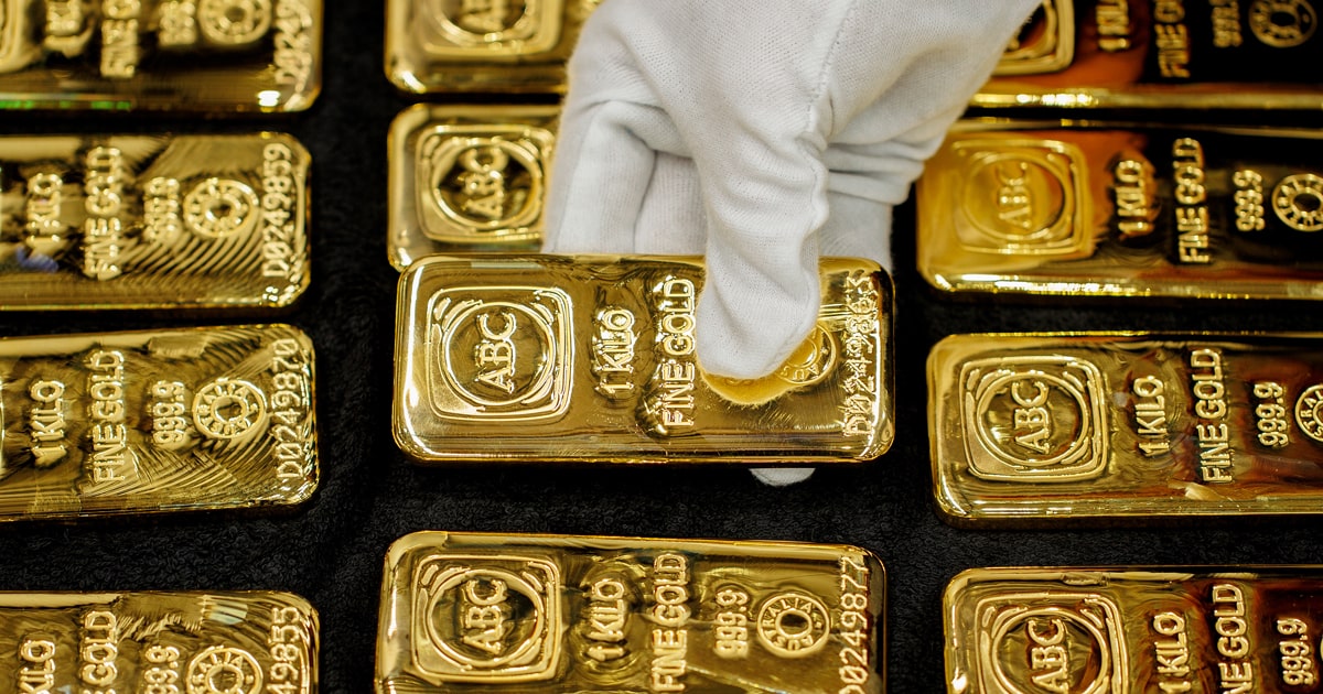 Oro cae 3,27% tras informe laboral de EE.UU.