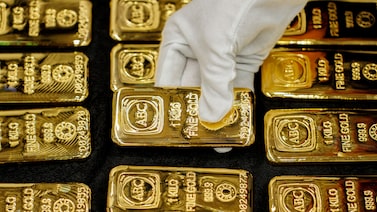 El oro registra su caída más grande desde marzo y pierde todas las ganancias del año El oro registra su caída más grande desde marzo y pierde todas las ganancias del año