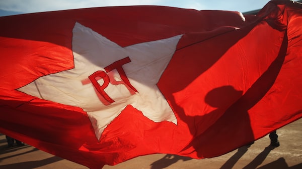 Lula enfrenta desafio de reconectar o PT ao novo perfil da classe trabalhadora Lula enfrenta desafio de reconectar o PT ao novo perfil da classe trabalhadora