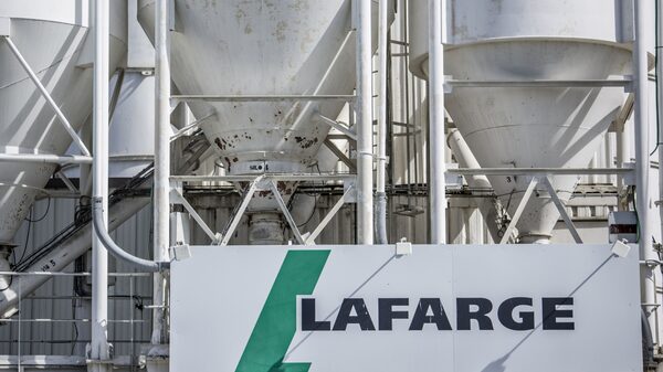 Fabricante de cimentos Lafarge se declara culpada por negociar com o Estado Islâmico Fabricante de cimentos Lafarge se declara culpada por negociar com o Estado Islâmico