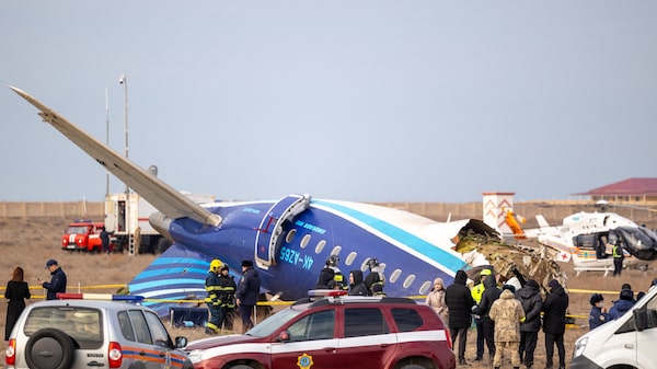 Putin pede desculpas ao presidente do Azerbaijão por queda de avião Embraer Putin pede desculpas ao presidente do Azerbaijão por queda de avião Embraer