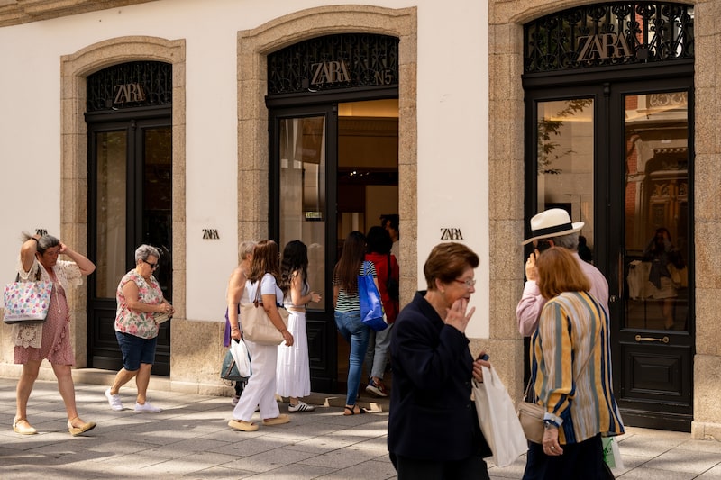 Shoppers in A Coruna, Spain. Shoppers in A Coruna, Spain.