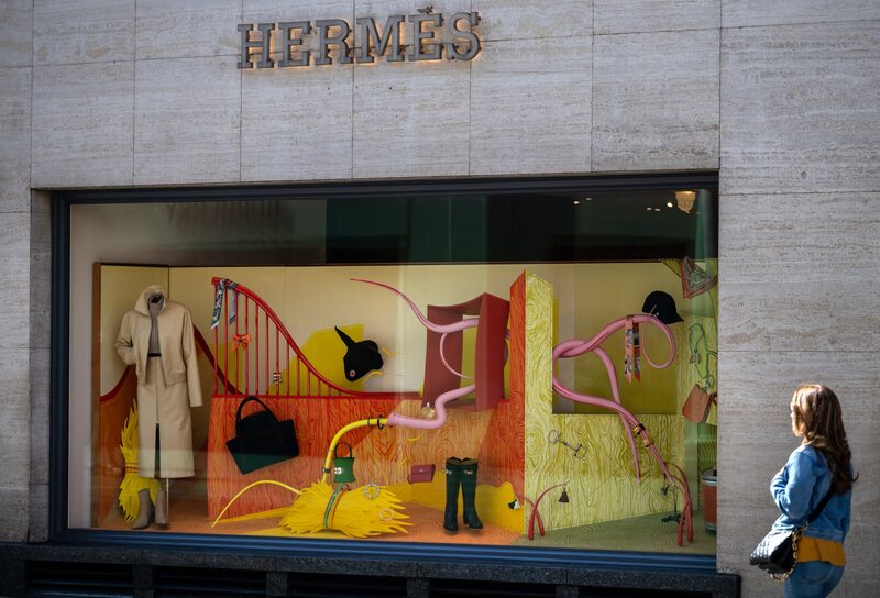 El asombroso cambio de fortuna se produce después de que LVMH cayera hasta un 8,4% en París tras los decepcionantes resultados del primer trimestre. (Bloomberg) El asombroso cambio de fortuna se produce después de que LVMH cayera hasta un 8,4% en París tras los decepcionantes resultados del primer trimestre. (Bloomberg)