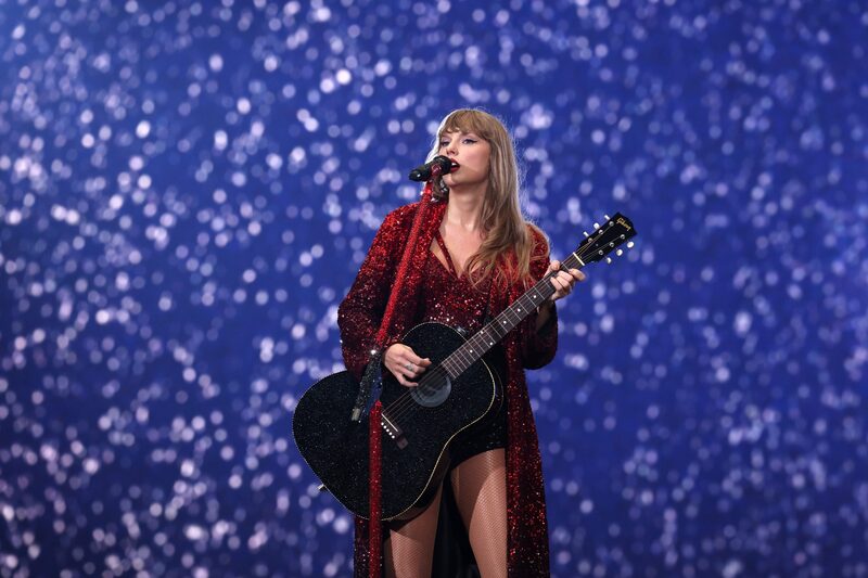Taylor Swift é uma das principais artistas com contrato com a Universal Music: aumento de 44% nas receitas com merchandising Taylor Swift é uma das principais artistas com contrato com a Universal Music: aumento de 44% nas receitas com merchandising