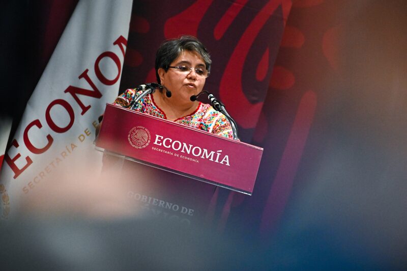 La Secretaría de Economía a cargo de Raquel Buenrostro anunció el 8 de mayo que licitará un paquete de seis de 10 polos de desarrollo económico e industrial que se contemplan para desarrollar el Corredor Interoceánico del Istmo de Tehuantepec, en el sureste de México. La Secretaría de Economía a cargo de Raquel Buenrostro anunció el 8 de mayo que licitará un paquete de seis de 10 polos de desarrollo económico e industrial que se contemplan para desarrollar el Corredor Interoceánico del Istmo de Tehuantepec, en el sureste de México.