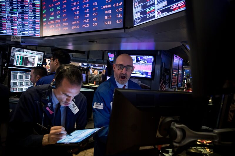 Na primeira hora de pregão, o principal índice da B3 operava em alta, com impulso dos papéis da Petrobras Na primeira hora de pregão, o principal índice da B3 operava em alta, com impulso dos papéis da Petrobras