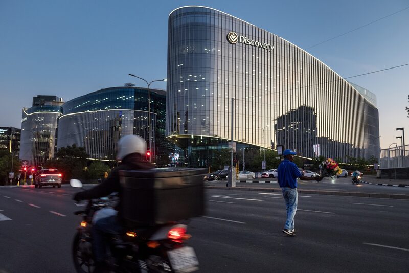 Las acciones de Discovery cayeron casi un 10% en Johannesburgo este jueves, la mayor caída en tres años. Fotografía: Leon Sadiki/Bloomberg Las acciones de Discovery cayeron casi un 10% en Johannesburgo este jueves, la mayor caída en tres años. Fotografía: Leon Sadiki/Bloomberg