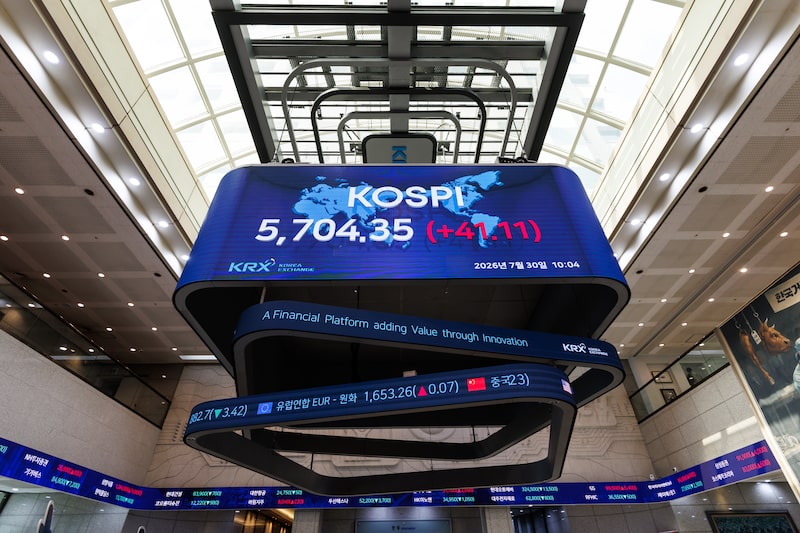 Korean Stocks Swing to Gain After Samsung Results, New ETF Curbs Korean Stocks Swing to Gain After Samsung Results, New ETF Curbs