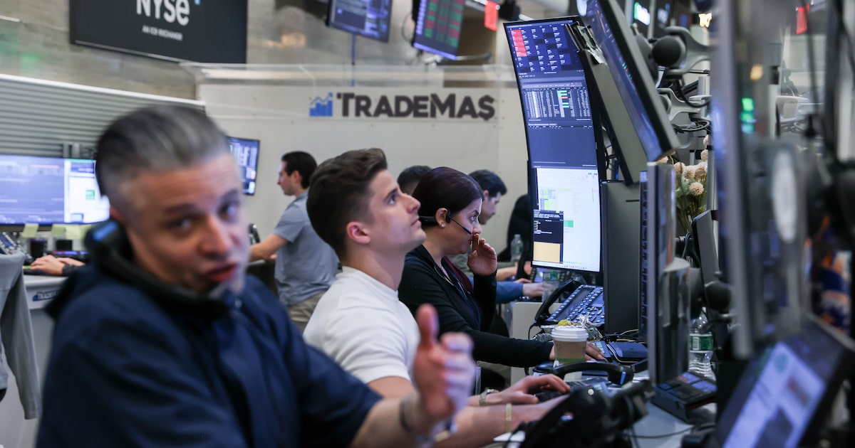 Mercado estadounidense cierra con caídas tras sólido informe laboral