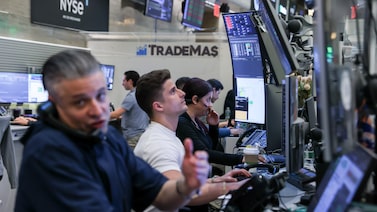 Wall Street cae y el dólar se fortalece tras sólido dato de empleo que apunta a tasas más altas Wall Street cae y el dólar se fortalece tras sólido dato de empleo que apunta a tasas más altas