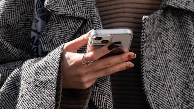 Ex-executiva do Tinder recorre a cupidos voluntários para formar casais em novo app Ex-executiva do Tinder recorre a cupidos voluntários para formar casais em novo app