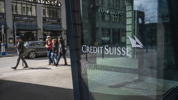 Governo suíço congela bônus do Credit Suisse que seriam pagos a funcionários Governo suíço congela bônus do Credit Suisse que seriam pagos a funcionários