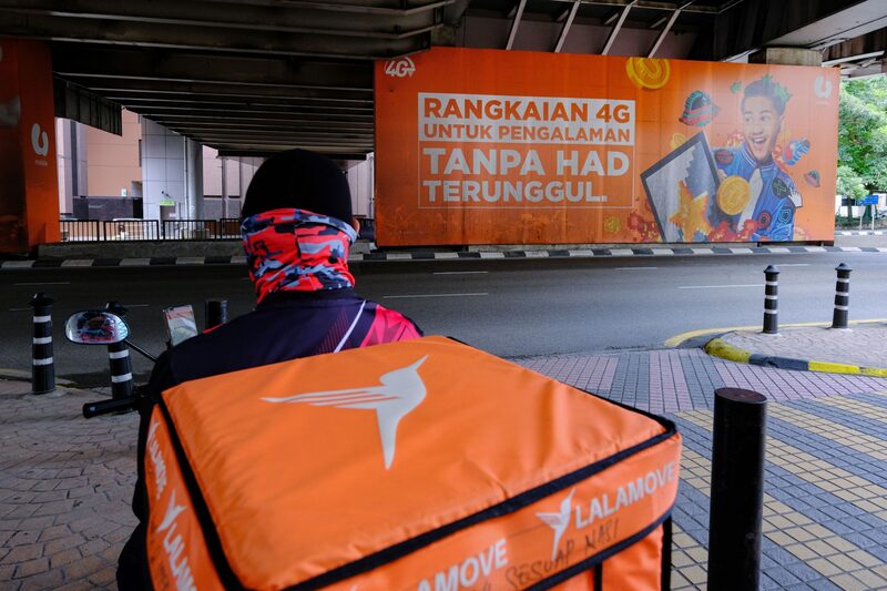 Lalamove sería una de las primeras empresas que se han presentado de forma confidencial en EE.UU. y están sopesando cambiar de dirección hacia Hong Kong como consecuencia del endurecimiento de las regulaciones chinas. Lalamove sería una de las primeras empresas que se han presentado de forma confidencial en EE.UU. y están sopesando cambiar de dirección hacia Hong Kong como consecuencia del endurecimiento de las regulaciones chinas.