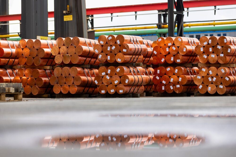 El cobre se acerca nuevamente a los US$10.000 la tonelada, impulsado por la demanda en China y un dólar más débil, aunque persisten dudas sobre la fortaleza del consumo en el segundo semestre. El cobre se acerca nuevamente a los US$10.000 la tonelada, impulsado por la demanda en China y un dólar más débil, aunque persisten dudas sobre la fortaleza del consumo en el segundo semestre.