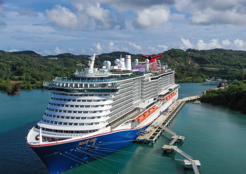 El Carnival Mardi Gras llega a Mahogany Bay Port en Roatán, Honduras. El Carnival Mardi Gras llega a Mahogany Bay Port en Roatán, Honduras.