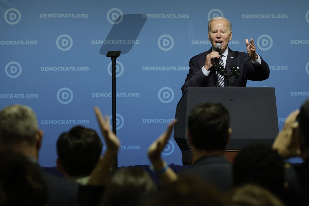 El presidente de EE.UU. Joe Biden habla durante la reunión de verano del Comité Nacional Demócrata en National Harbor, Maryland, EE.UU., el jueves 8 de septiembre de 2022. Tras la muerte de la reina Isabel II, Biden emitió un comunicado en el que decía que la reina "definió una época". El presidente de EE.UU. Joe Biden habla durante la reunión de verano del Comité Nacional Demócrata en National Harbor, Maryland, EE.UU., el jueves 8 de septiembre de 2022. Tras la muerte de la reina Isabel II, Biden emitió un comunicado en el que decía que la reina "definió una época".