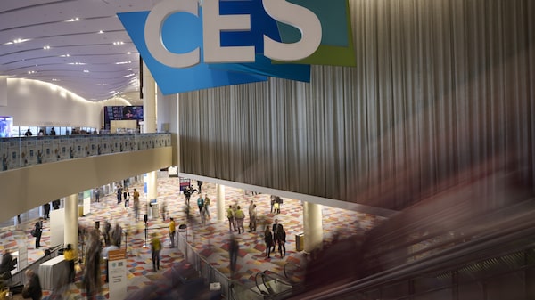 Gafas, robots y anillos inteligentes: la IA se toma el CES de Las Vegas Gafas, robots y anillos inteligentes: la IA se toma el CES de Las Vegas