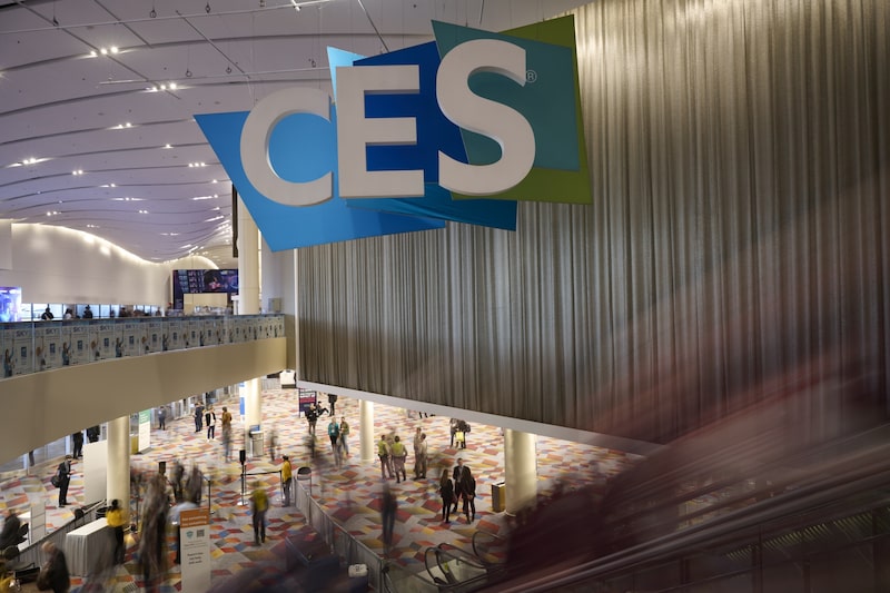 Gafas, robots y anillos inteligentes: la IA se toma el CES de Las Vegas. Gafas, robots y anillos inteligentes: la IA se toma el CES de Las Vegas.