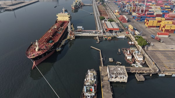 FMI alerta que las tres razones que evitaron un alza mayor en el petróleo se están agotando FMI alerta que las tres razones que evitaron un alza mayor en el petróleo se están agotando