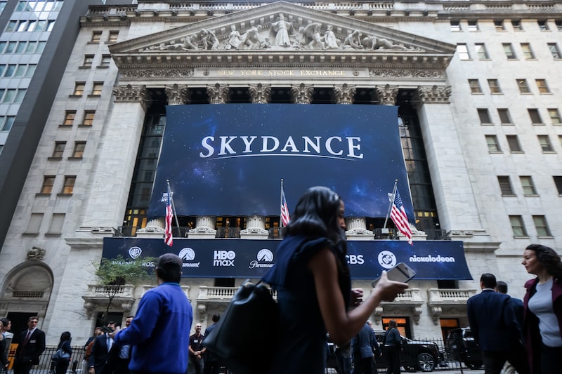 Señalización de Skydance Corp. en la Bolsa de Nueva York el 8 de octubre. Fotógrafo: Michael Nagle/Bloomberg Señalización de Skydance Corp. en la Bolsa de Nueva York el 8 de octubre. Fotógrafo: Michael Nagle/Bloomberg