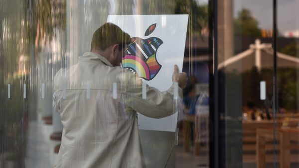 Tim Cook inaugura el primer Apple Store de India Tim Cook inaugura el primer Apple Store de India