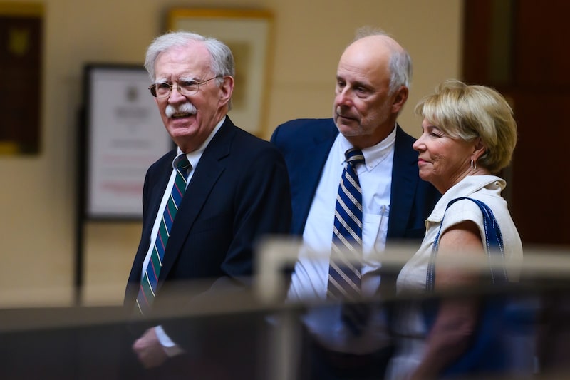 John Bolton llega al juzgado de distrito de EE.UU. en Greenbelt, Maryland, el 26 de junio. Foto: Pete Kiehart/Bloomberg John Bolton llega al juzgado de distrito de EE.UU. en Greenbelt, Maryland, el 26 de junio. Foto: Pete Kiehart/Bloomberg