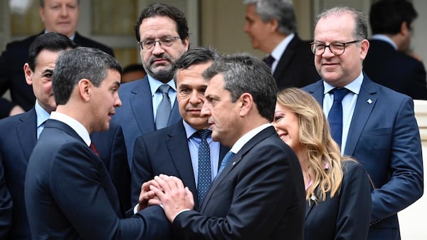 La millonaria deuda por la que Paraguay suspende la venta de energía hacia la Argentina La millonaria deuda por la que Paraguay suspende la venta de energía hacia la Argentina