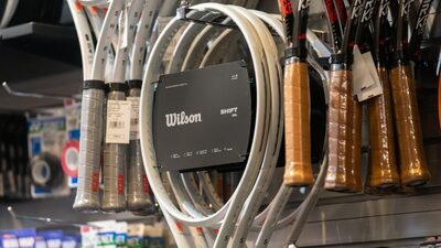 Fabricante das raquetes Wilson avalia captar até US$ 1,8 bi em IPO, dizem fontes Fabricante das raquetes Wilson avalia captar até US$ 1,8 bi em IPO, dizem fontes