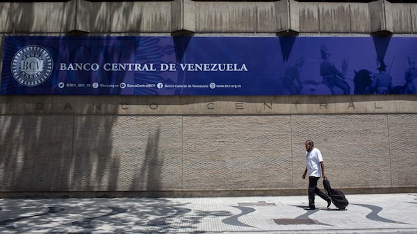 EE.UU. flexibiliza sanciones a Venezuela para permitir transacciones del banco central EE.UU. flexibiliza sanciones a Venezuela para permitir transacciones del banco central