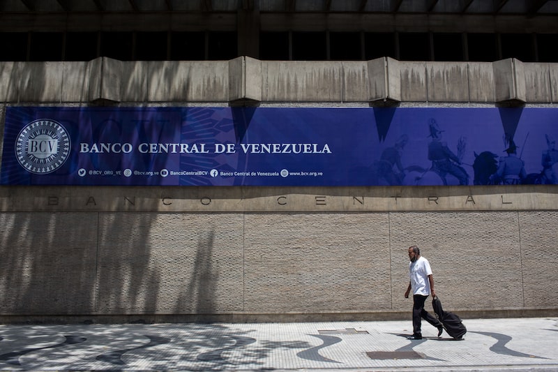 EE.UU. flexibiliza sanciones a Venezuela para permitir transacciones del banco central EE.UU. flexibiliza sanciones a Venezuela para permitir transacciones del banco central
