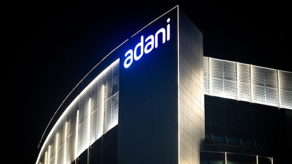 Com US$ 100 bi, Adani aposta em ‘revolução da inteligência’ para a Índia liderar em IA Com US$ 100 bi, Adani aposta em ‘revolução da inteligência’ para a Índia liderar em IA