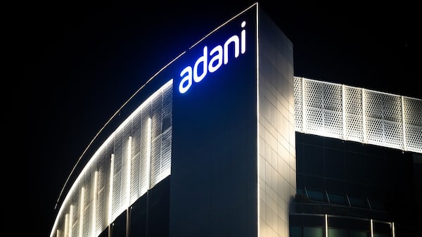 Com US$ 100 bi, Adani aposta em ‘revolução da inteligência’ para a Índia liderar em IA Com US$ 100 bi, Adani aposta em ‘revolução da inteligência’ para a Índia liderar em IA