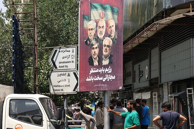 El alcance total de la destrucción causada por la andanada de misiles en curso sólo está empezando a aclararse. El alcance total de la destrucción causada por la andanada de misiles en curso sólo está empezando a aclararse.