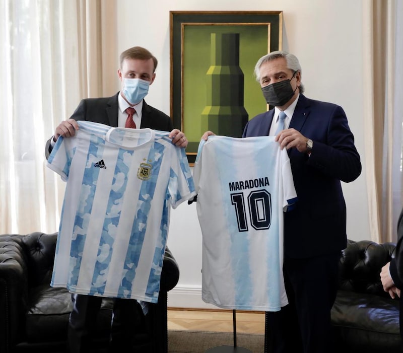 El asesor de Joe Biden recibió regalos de parte del presidente argentino El asesor de Joe Biden recibió regalos de parte del presidente argentino