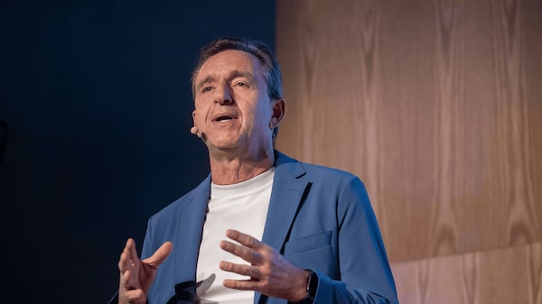 O plano da Motorola para desafiar Apple e Samsung: ‘é um caminho natural’, diz CEO O plano da Motorola para desafiar Apple e Samsung: ‘é um caminho natural’, diz CEO