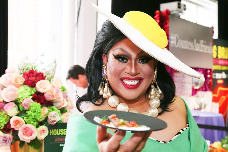 El Chef en un Drag Brunch con Countess Luann de Lesseps El Chef en un Drag Brunch con Countess Luann de Lesseps