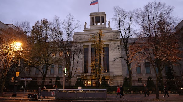 Alemania expulsa 40 diplomáticos rusos con presuntos vínculos con espionaje Alemania expulsa 40 diplomáticos rusos con presuntos vínculos con espionaje