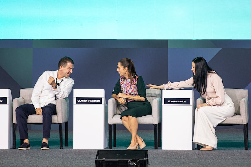 Emilio Romano, presidente de la ABM; Claudia Sheinbaum, presidenta de México, y Victoria Rodríguez Ceja, gobernadora de Banxico, durante la inauguración de la 89 Convención Bancaria en Cancún, Quintana Roo, México, el jueves 19 de marzo de 2026. Emilio Romano, presidente de la ABM; Claudia Sheinbaum, presidenta de México, y Victoria Rodríguez Ceja, gobernadora de Banxico, durante la inauguración de la 89 Convención Bancaria en Cancún, Quintana Roo, México, el jueves 19 de marzo de 2026.