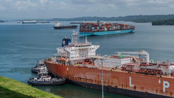 Buque paga US$4 millones para saltarse la cola de más de una semana en el Canal de Panamá Buque paga US$4 millones para saltarse la cola de más de una semana en el Canal de Panamá