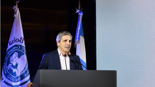 Caputo dice que tiene opciones más baratas que Wall Street para próximos tres vencimientos de deuda Caputo dice que tiene opciones más baratas que Wall Street para próximos tres vencimientos de deuda