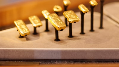 El oro cotiza cerca de los US$5.000 mientras la guerra en Irán entra en su tercera semana El oro cotiza cerca de los US$5.000 mientras la guerra en Irán entra en su tercera semana