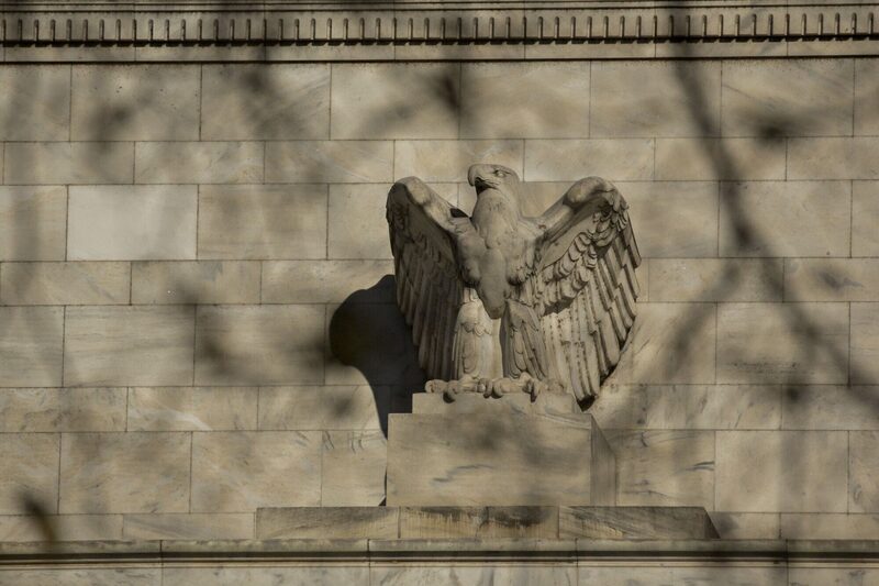 Sede do Federal Reserve, em Washington. Perspectiva de flexibilização monetária adiada Sede do Federal Reserve, em Washington. Perspectiva de flexibilização monetária adiada