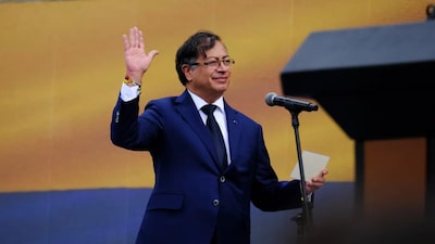 Sanción del CNE alimenta argumento de persecución de Petro mientras la derecha lo usa a su favor Sanción del CNE alimenta argumento de persecución de Petro mientras la derecha lo usa a su favor