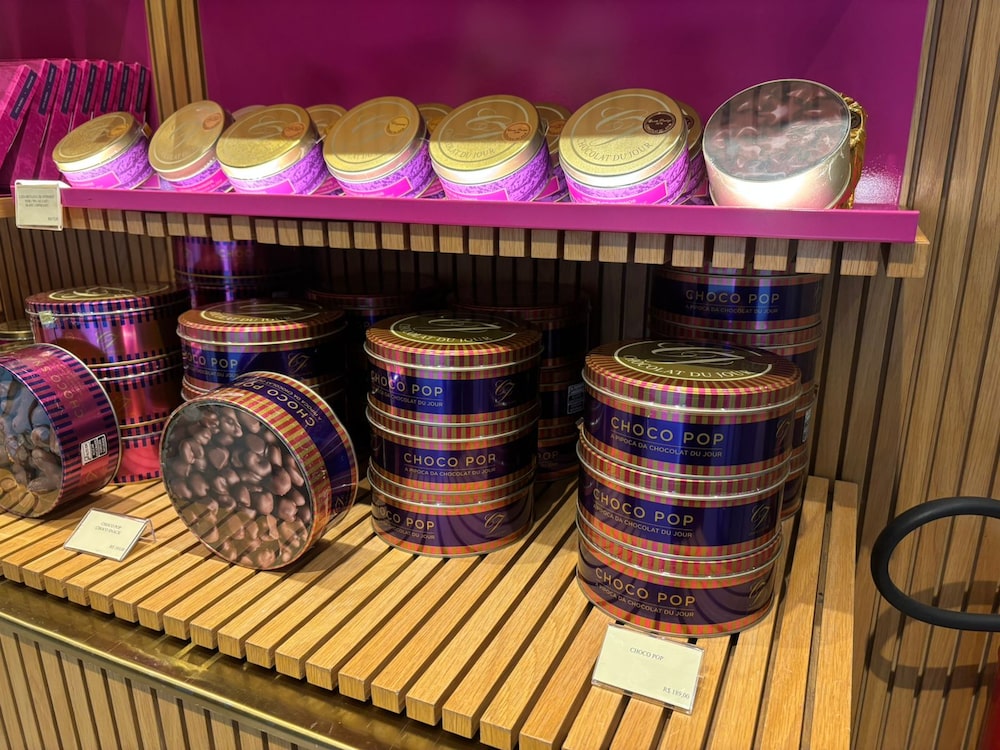 Lata do chocopop, da Chocolat Du Jour, custa cerca de R$ 189 Lata do chocopop, da Chocolat Du Jour, custa cerca de R$ 189