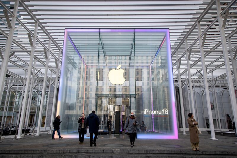 La venta masiva ha dejado un índice de Bloomberg que sigue a los Siete Magníficos, Apple Inc, Microsoft Corp, Nvidia Corp, Alphabet Inc, Amazon.com Inc, Meta Platforms Inc y Tesla Inc, en 26 veces los beneficios que los analistas de Wall Street esperan para los próximos 12 meses. (Bloomberg) La venta masiva ha dejado un índice de Bloomberg que sigue a los Siete Magníficos, Apple Inc, Microsoft Corp, Nvidia Corp, Alphabet Inc, Amazon.com Inc, Meta Platforms Inc y Tesla Inc, en 26 veces los beneficios que los analistas de Wall Street esperan para los próximos 12 meses. (Bloomberg)