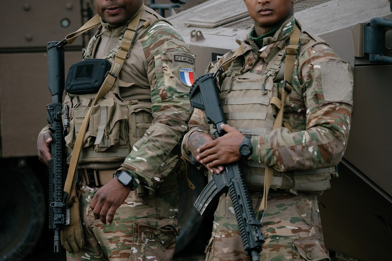 Francia lanza servicio militar voluntario para reforzar su defensa ante riesgo ruso. Francia lanza servicio militar voluntario para reforzar su defensa ante riesgo ruso.