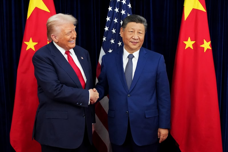 El presidente de Estados Unidos, Donald Trump, saluda al líder chino Xi Jinping en Corea del Sur en octubre pasado. El presidente de Estados Unidos, Donald Trump, saluda al líder chino Xi Jinping en Corea del Sur en octubre pasado.
